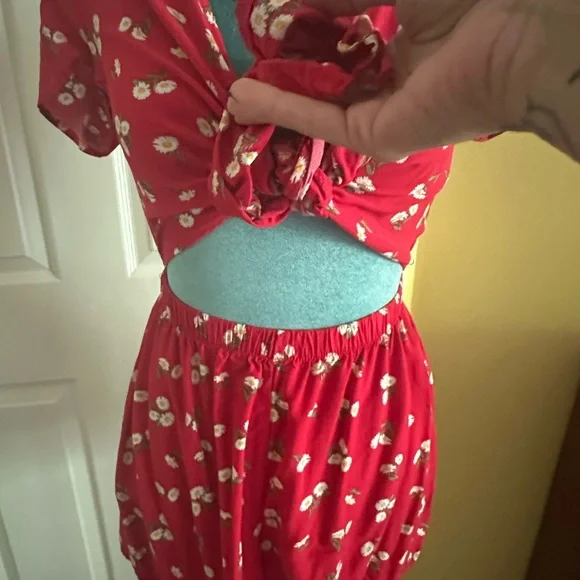 Red floral tie front romper - Picture 3 of 8